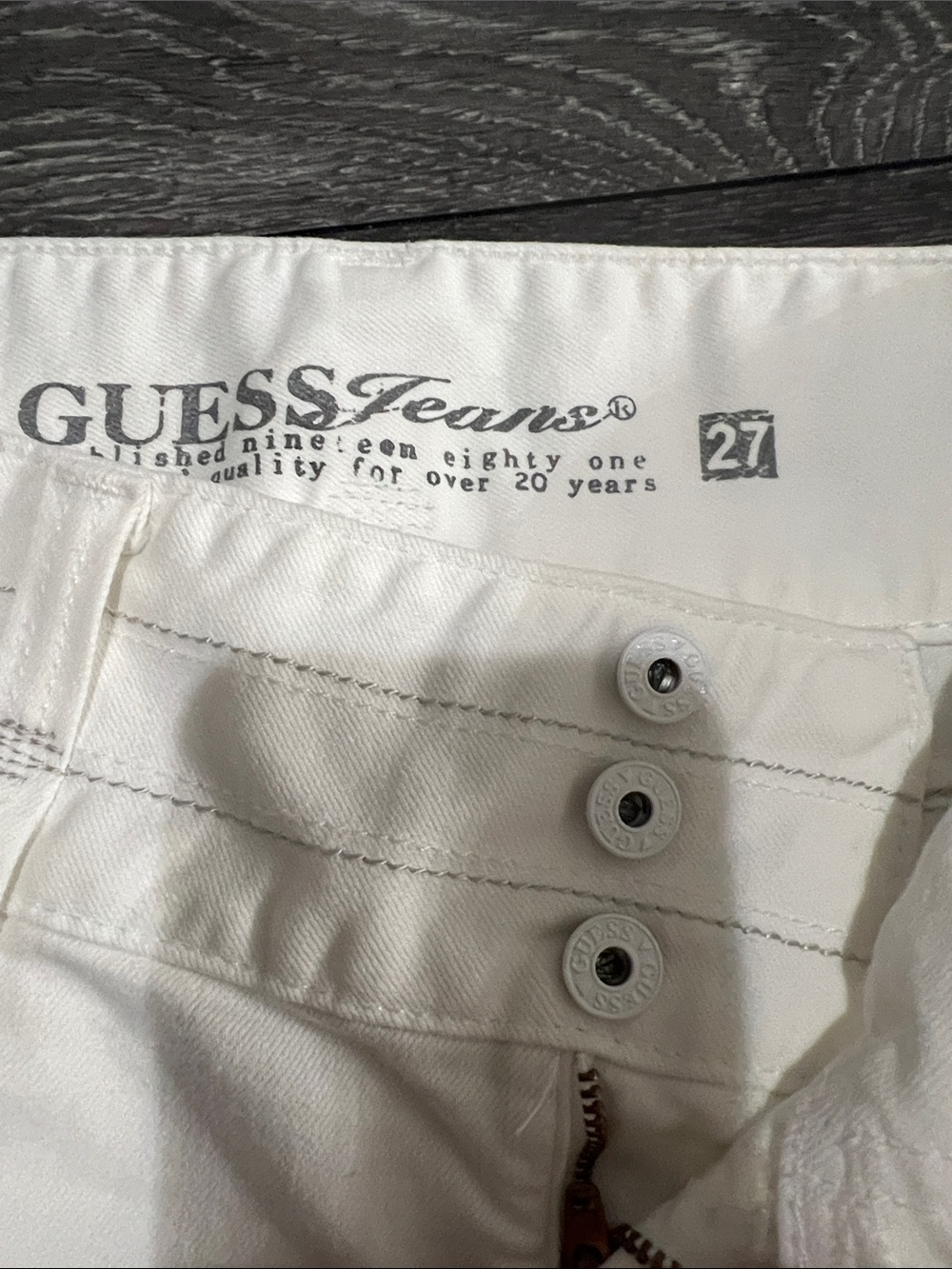 Guess White Low-Rise Denim Short Shorts - Picture 5 of 7